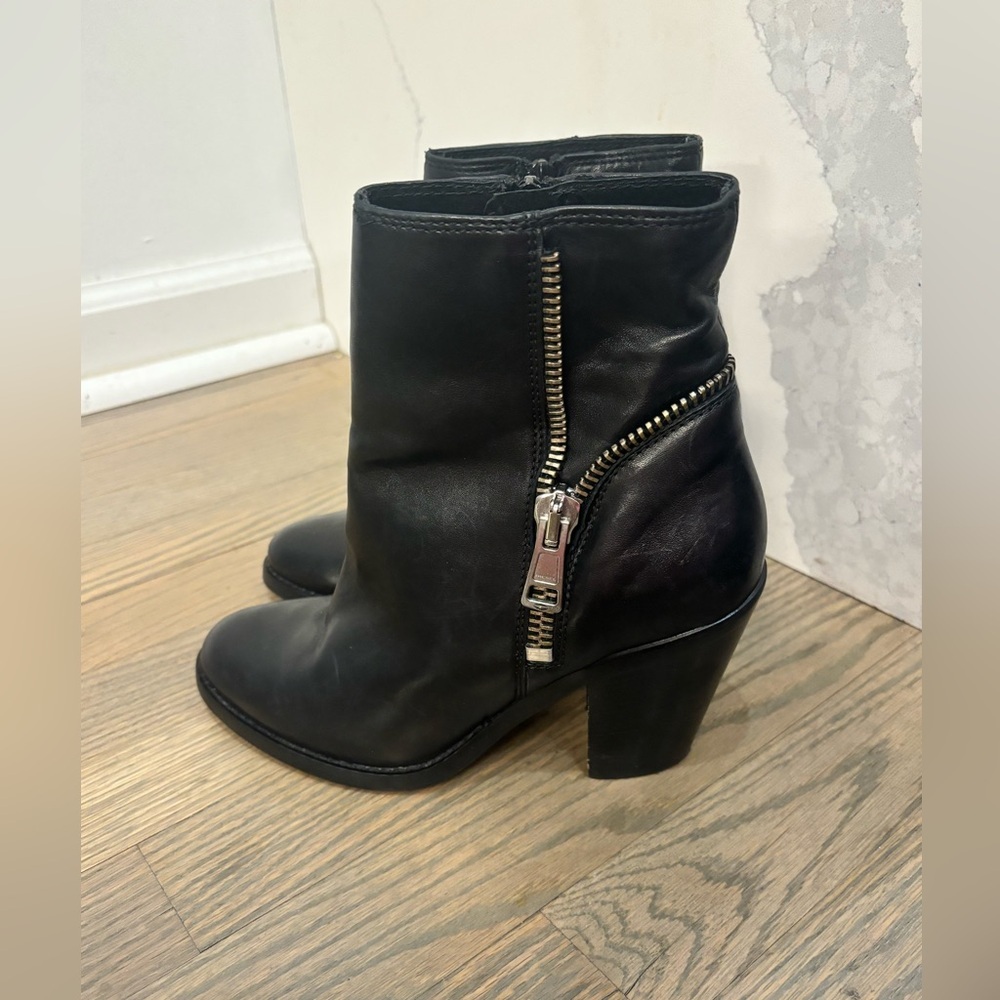 Diesel Black Leather Silver Zipper Ankle Boots women’s size 7 37